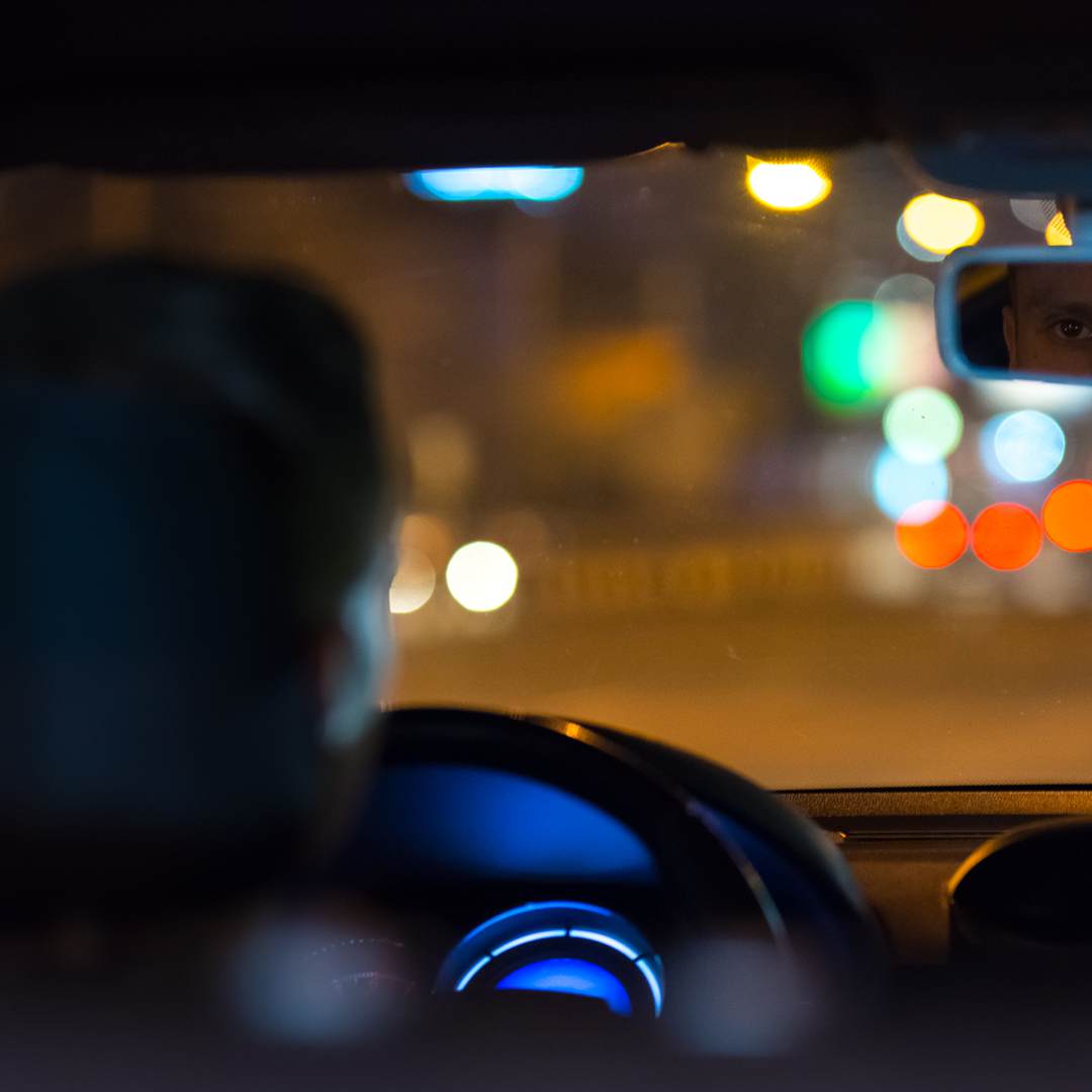 ავტომობილის მართვა ბნელ დროს